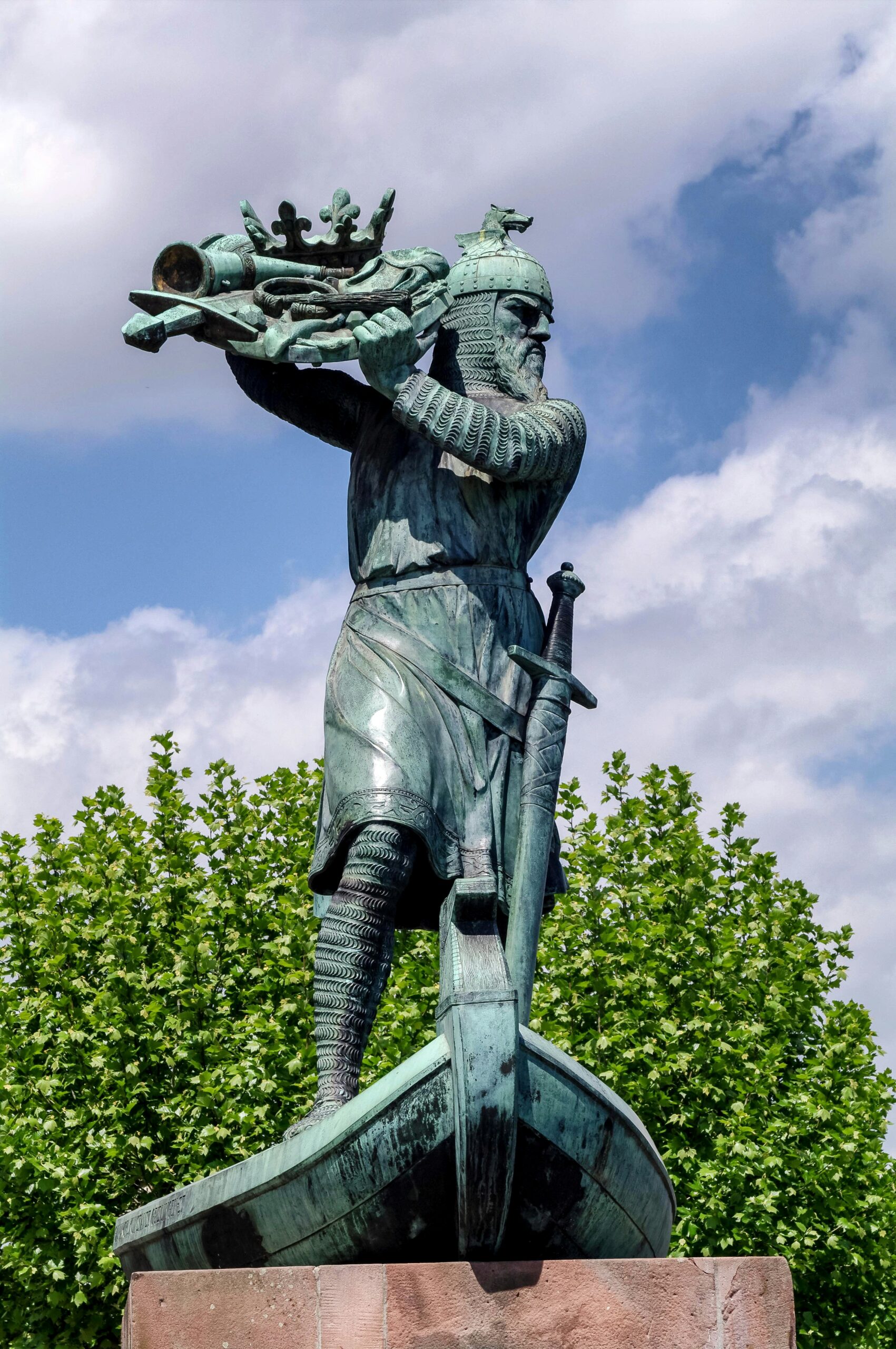 Photo by <a href="https://unsplash.com/@hamburgmeinefreundin" rel="nofollow">Wolfgang Weiser</a> on <a href="https://unsplash.com/?utm_source=hostinger&utm_medium=referral" rel="nofollow">Unsplash</a>